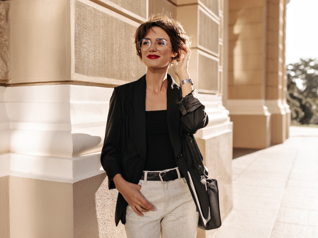 Moderný look pre ženy - ako zladiť dámsku obuv s celým outfitom?